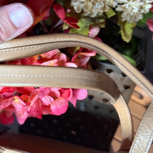 Coach Hampton Laguna Leather Handbag Tote M1082-F16565 Gold Shimmery -Authentic - Picture 4 of 7